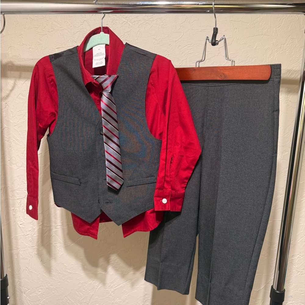 Van Heusen BlackGray Vest With Burgundy Shirt Boys 5T